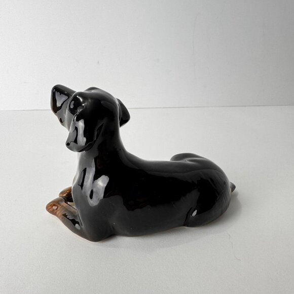 Black Brown Labrador Dog Waiting Laying Down Ceramic Figurine Decor Vintage - Picture 4 of 9